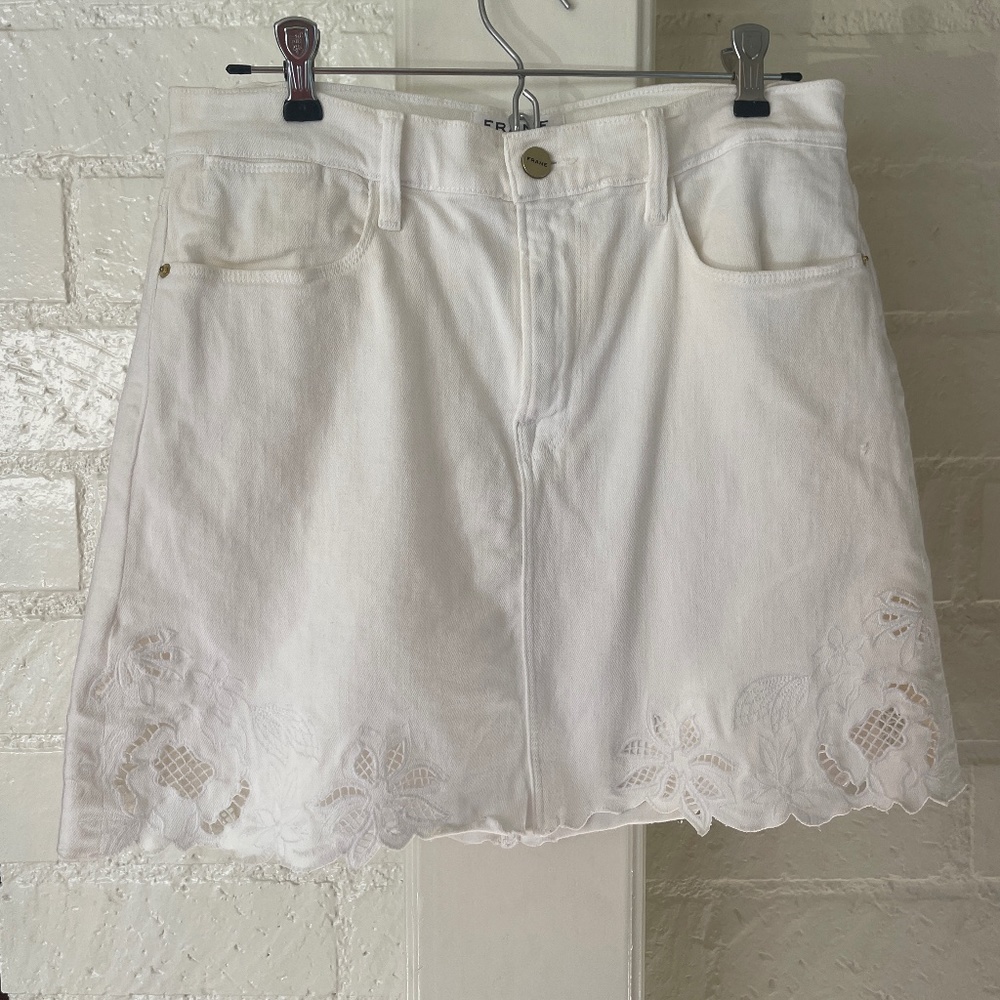 FRAME Denim | White Mini-Skirt | Embroidered x Scalloped Hem